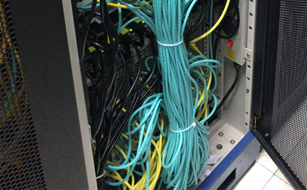 美国多IPVPS服务器：站群利器还是网站优化的敲门砖？